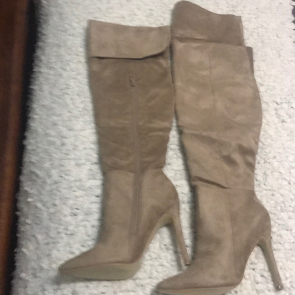 Boots - Picture 3 of 3